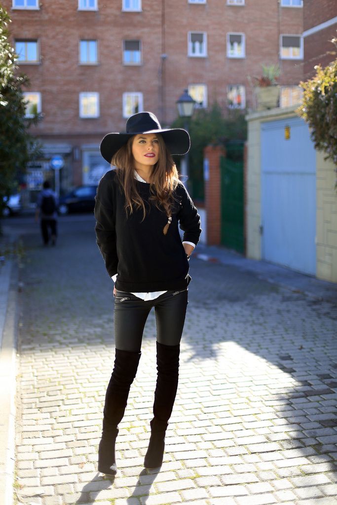 Jessie from Seams for Desire shows us how to dress up over the knee boots during the day. 